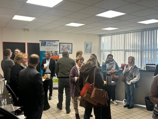 Ce matin, le Crédit Agricole, partenaire de Dieppe Méca Énergies, est intervenu lors d’une réunion consacrée au partage de la valeur en entreprise. Nous avons eu le plaisir d’accueillir 25 participants.